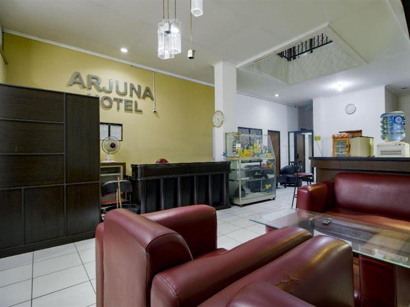 Hotel Arjuna Bekasi Exterior foto