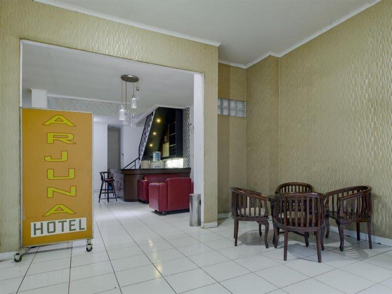 Hotel Arjuna Bekasi Exterior foto