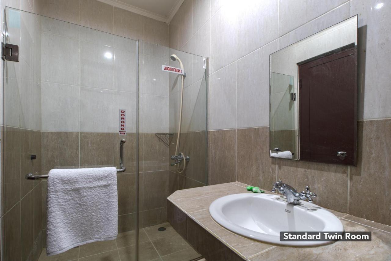 Hotel Arjuna Bekasi Exterior foto